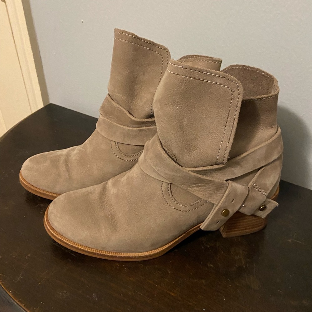 UGG Elora boot